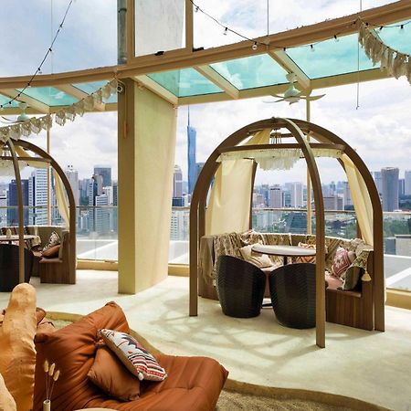 Regalia Suites Infinity Pool 쿠알라룸푸르 외부 사진