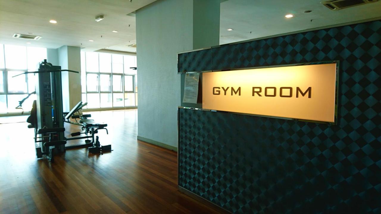Regalia Suites Infinity Pool 쿠알라룸푸르 외부 사진
