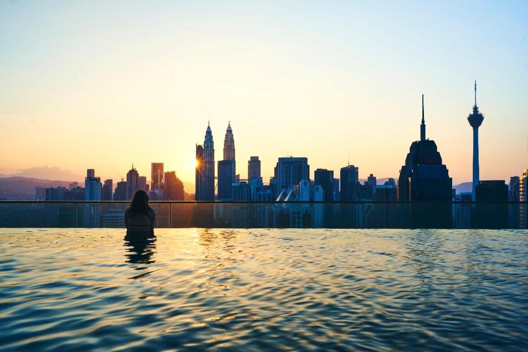 Regalia Suites Infinity Pool 쿠알라룸푸르 외부 사진