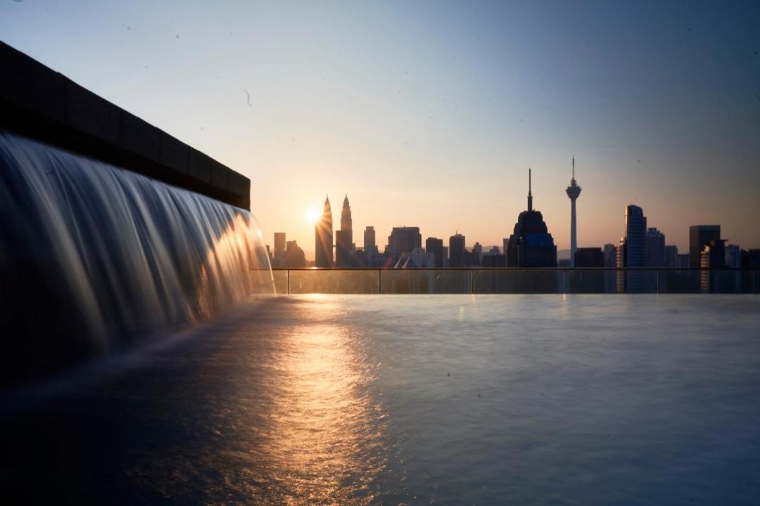 Regalia Suites Infinity Pool 쿠알라룸푸르 외부 사진