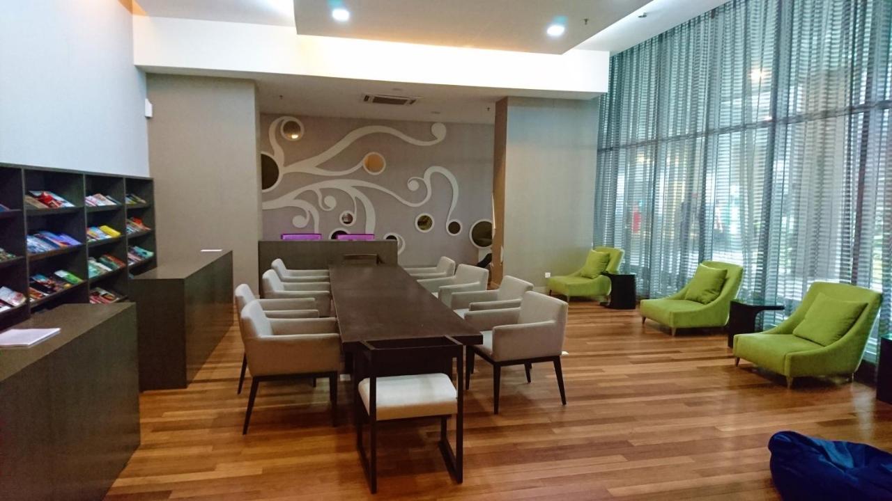 Regalia Suites Infinity Pool 쿠알라룸푸르 외부 사진