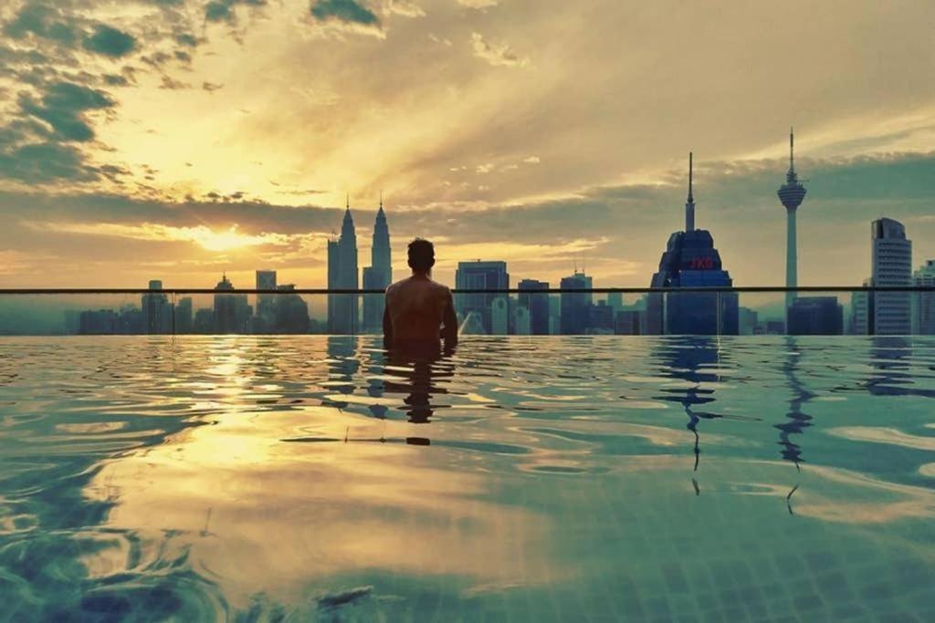 Regalia Suites Infinity Pool 쿠알라룸푸르 외부 사진